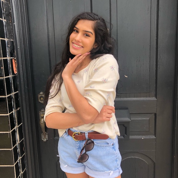 Meet your Posher, Saakshi - Picture 1 of 1